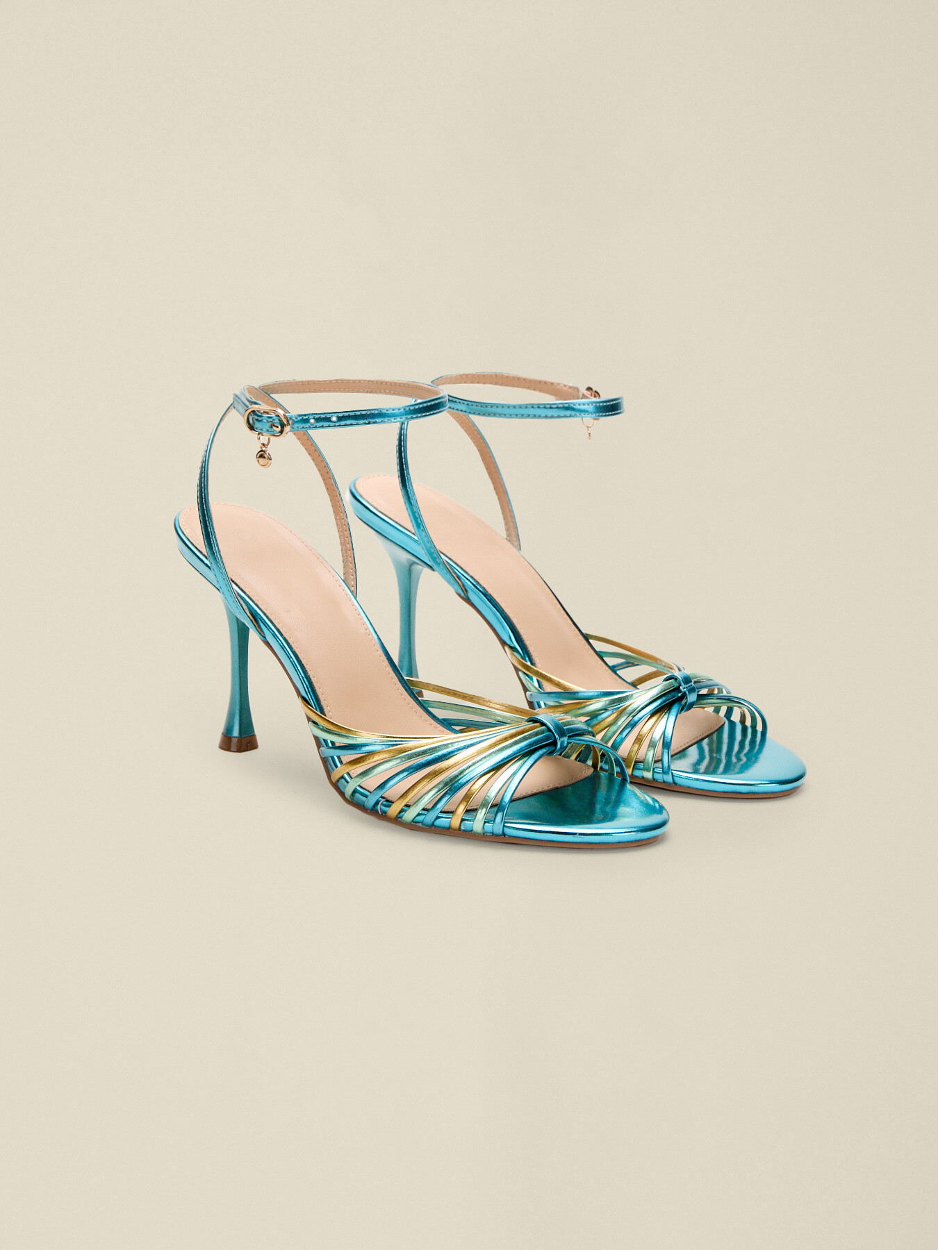 Sandali laminati con tacco image number 2