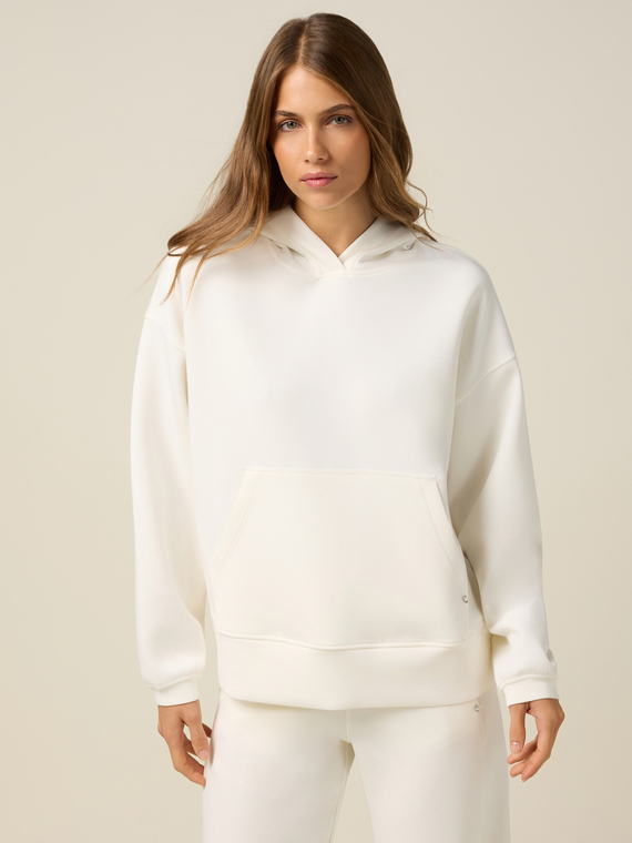 Sweat-shirt doux au toucher avec capuche