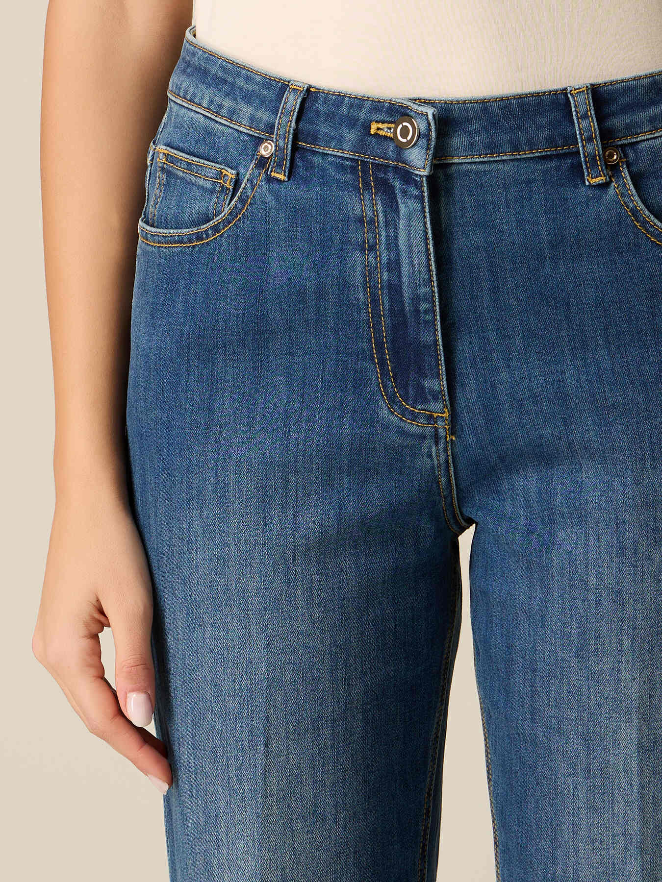 Regular relaxed jeans with turn-up image number 2