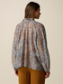 Gemusterte Bluse mit Schleife image number 1