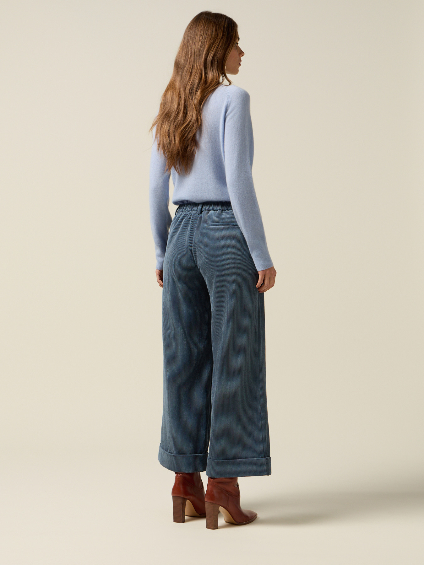 Cropped velvet pants image number 1
