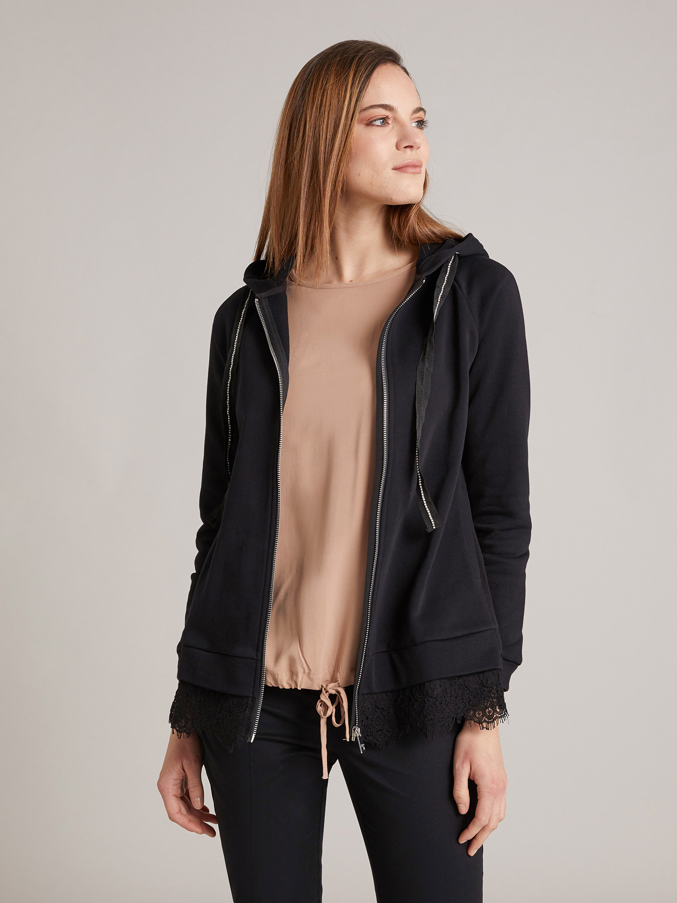 Felpa bimaterica con cappuccio e pizzo