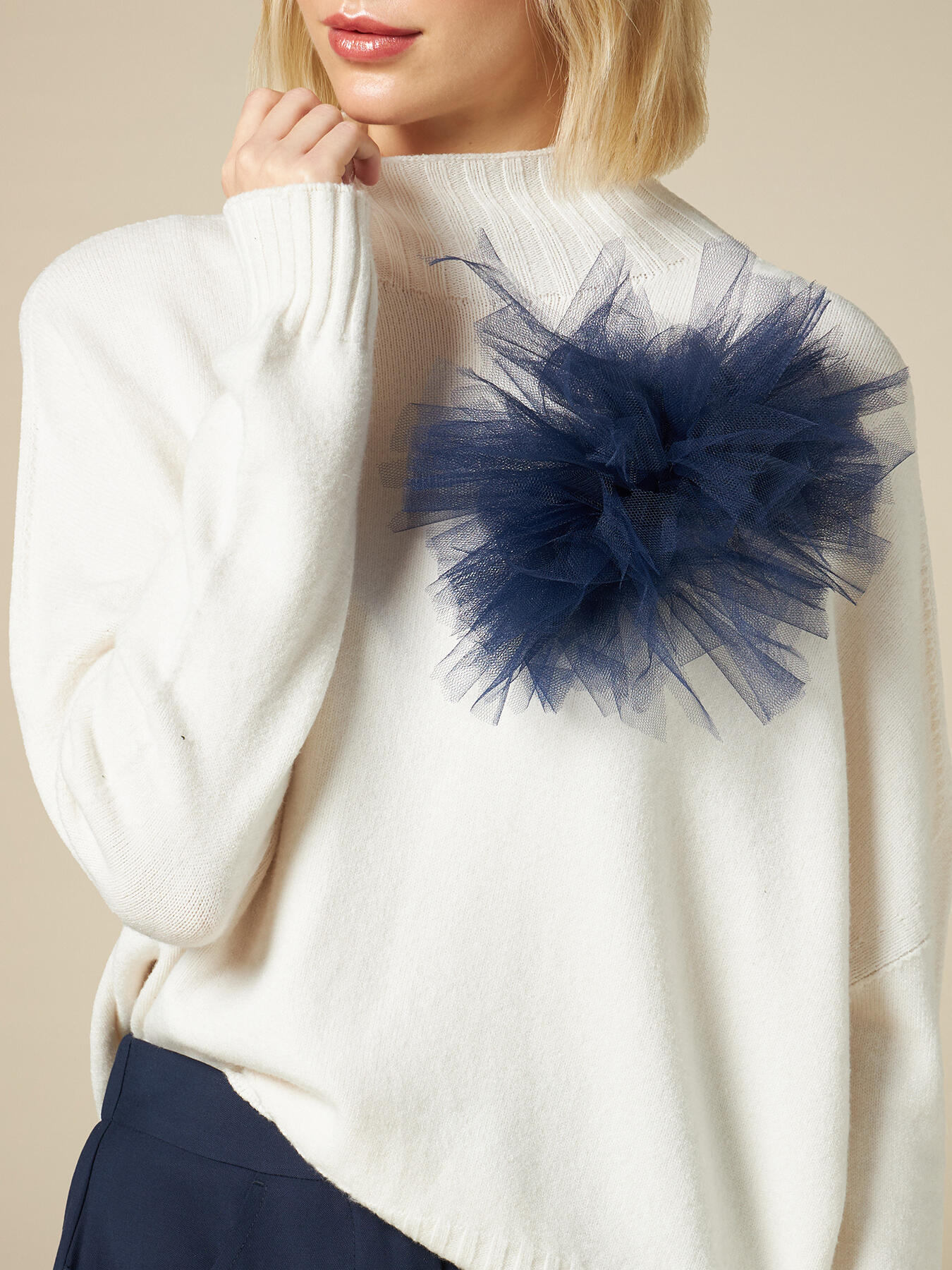 Spilla in tulle a fiore image number 0