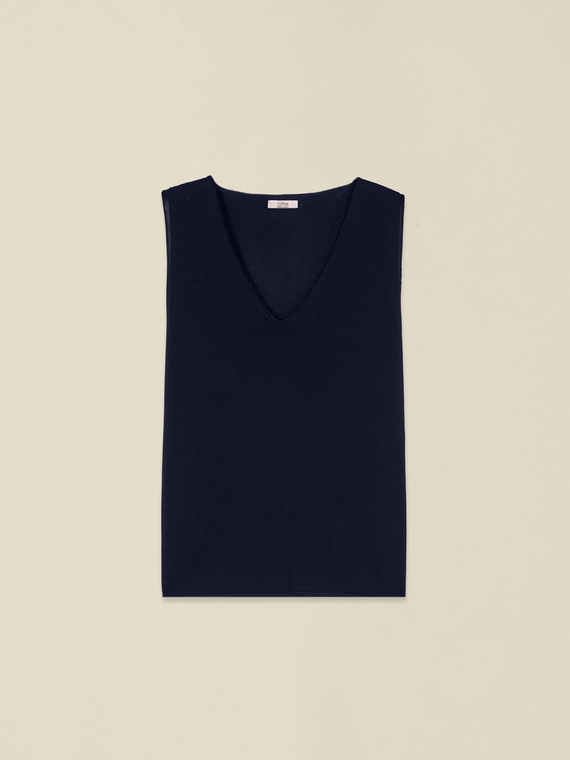 Seamless knit top