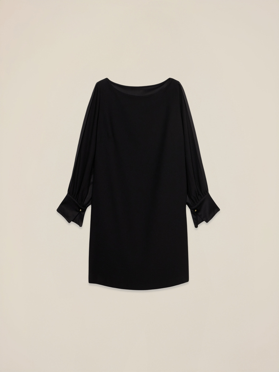 Kleid mit Schlitzen an den &Auml;rmeln
