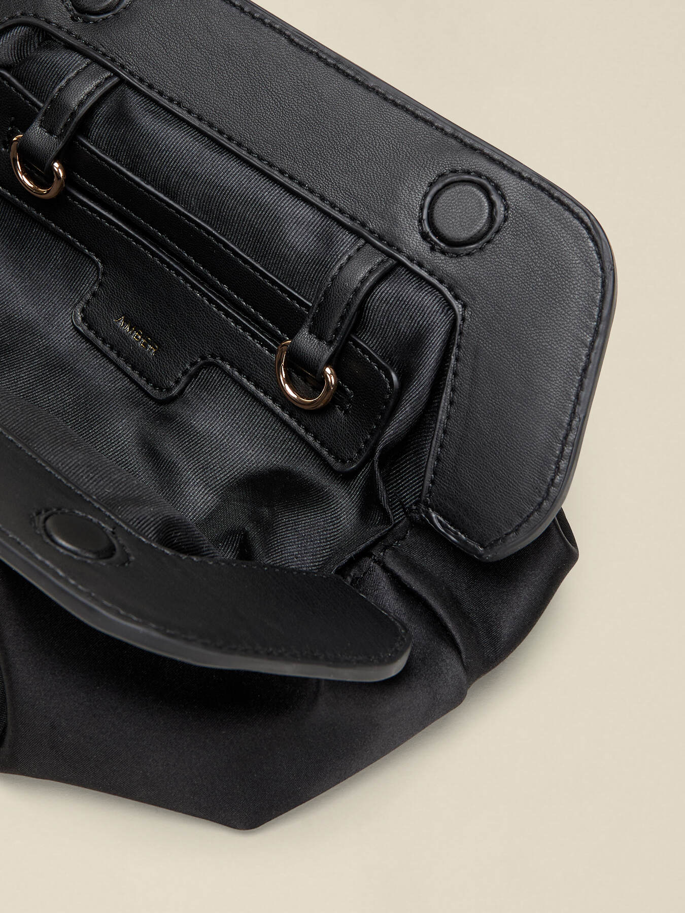 Clutch avec drap&eacute; et bandouli&egrave;re image number 2