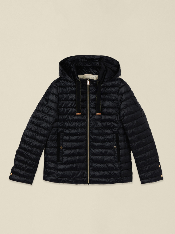 Leichte Daunenjacke mit Kapuze