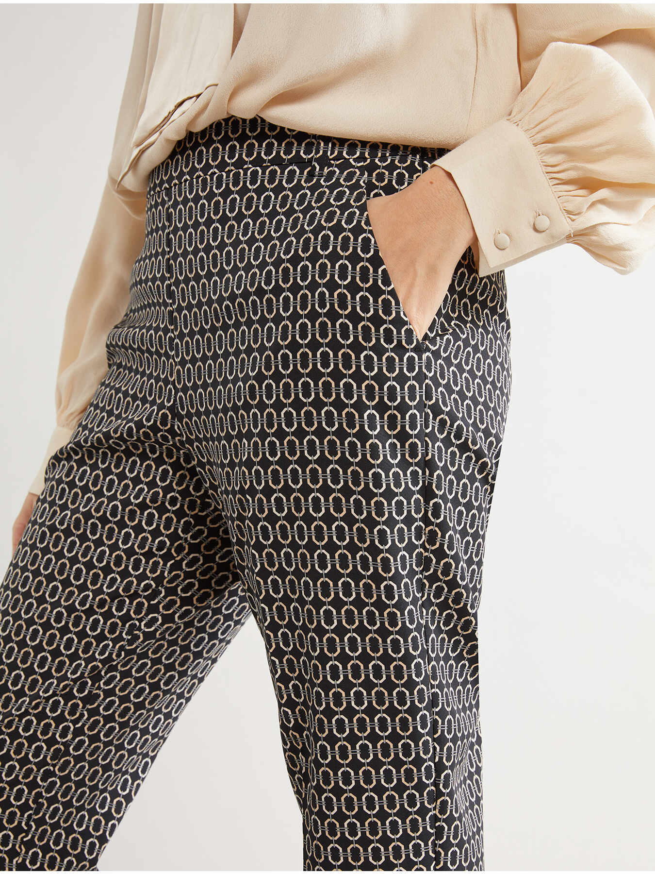 Patterned skinny trousers image number 2