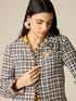 Kurze Tweedjacke mit Brosche image number 2