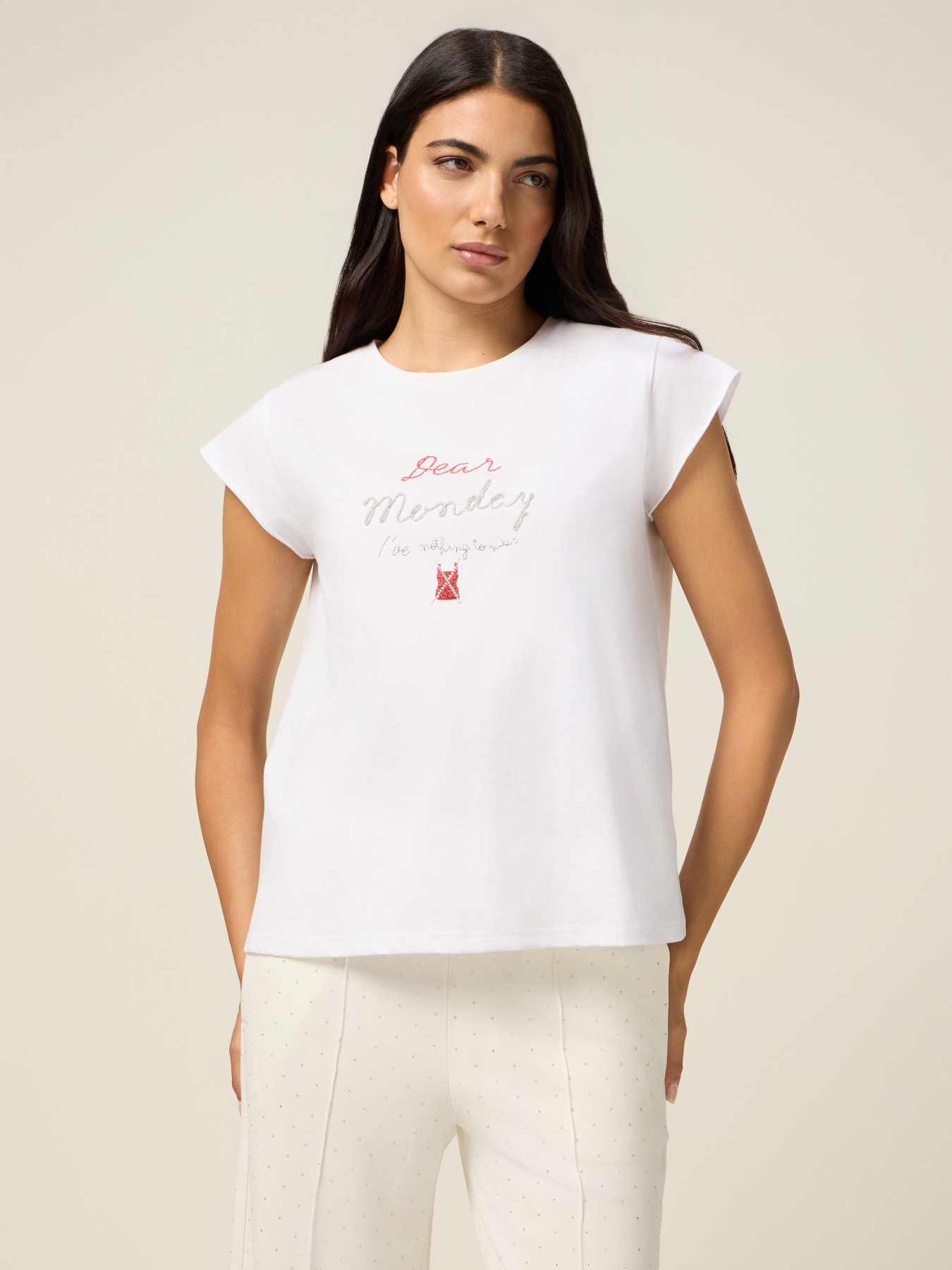 Camiseta con bordado de letras image number 0