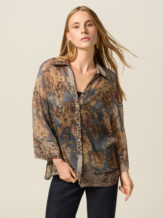 Patterned shirt with kimono sleeves