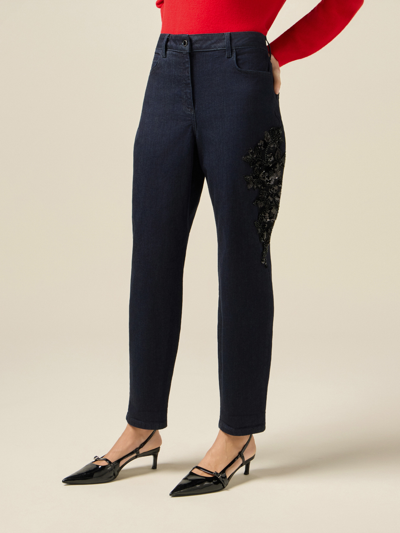 Blue rinse jeans with decorative patch image number 3