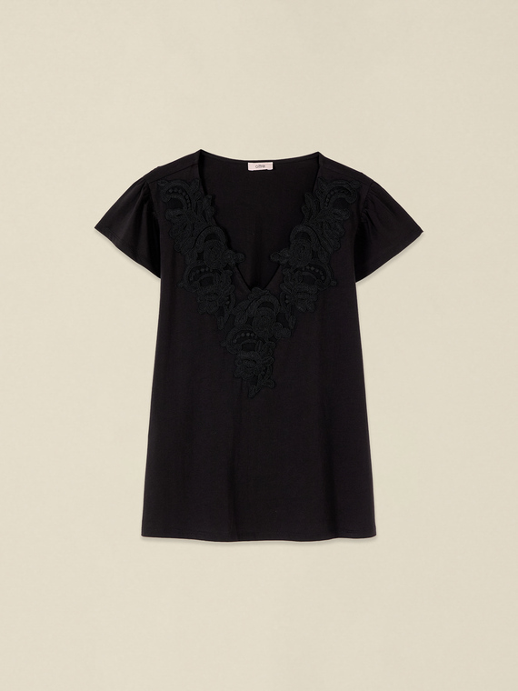 T-shirt with lace embroidery