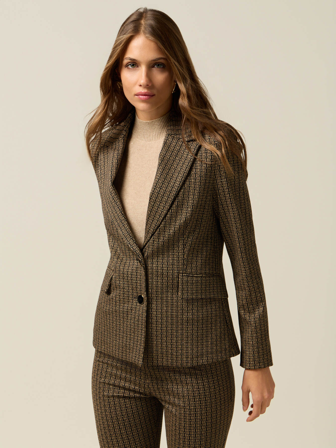 Blazer r&eacute;alis&eacute; en point de Milan fantaisie image number 0