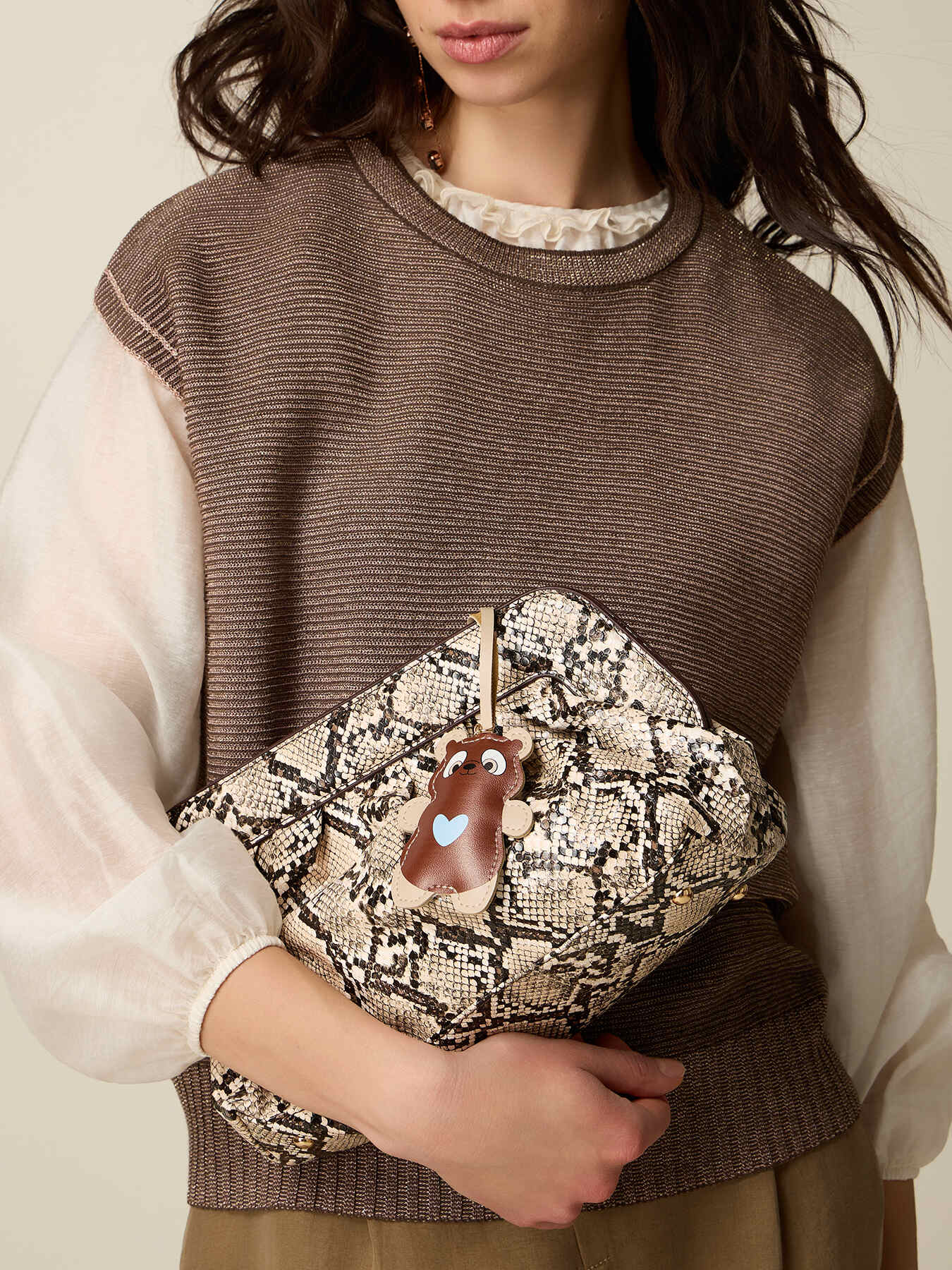 Charm con forma de osito image number 0