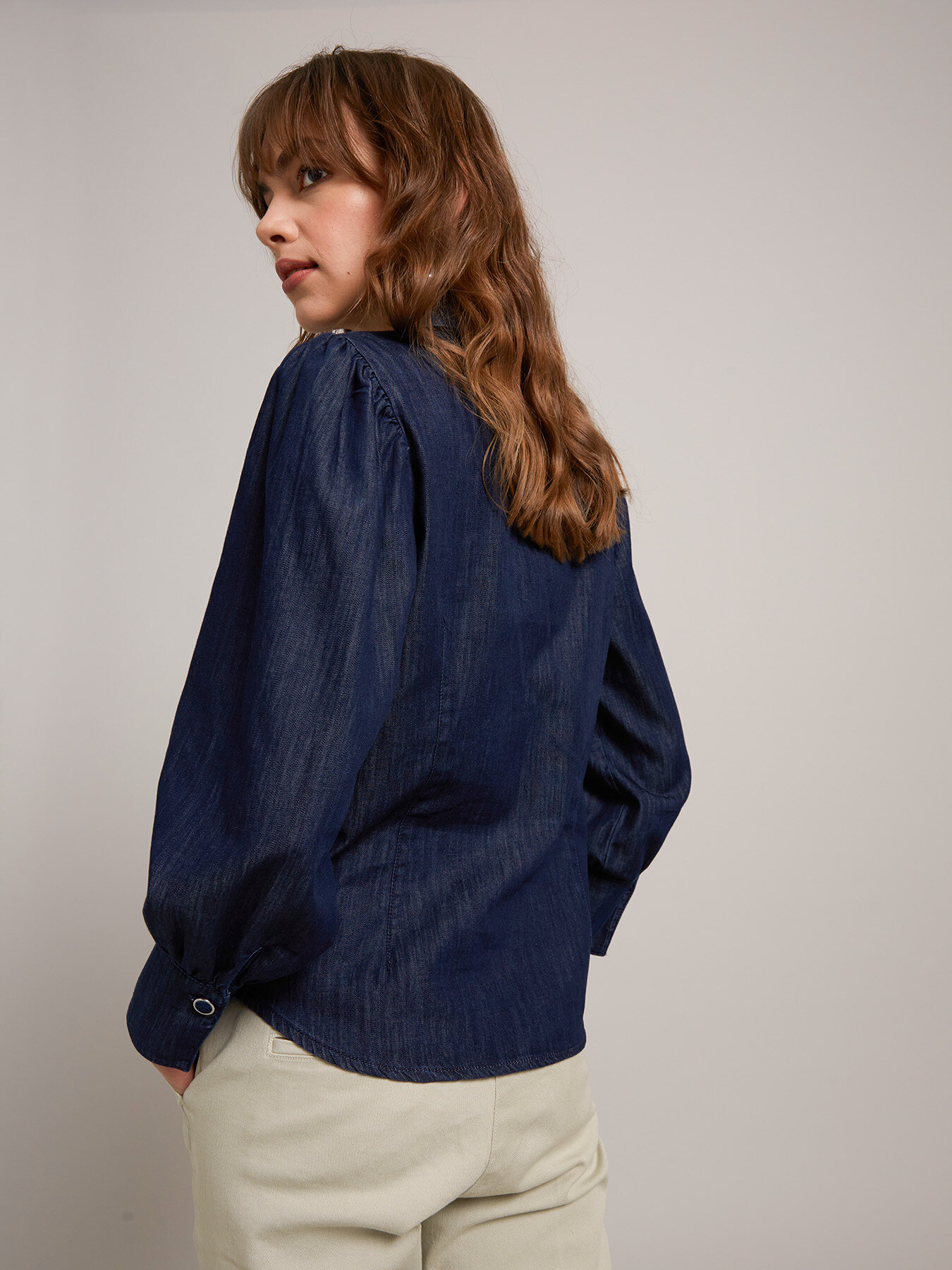 Camicia in denim con catenella image number 1