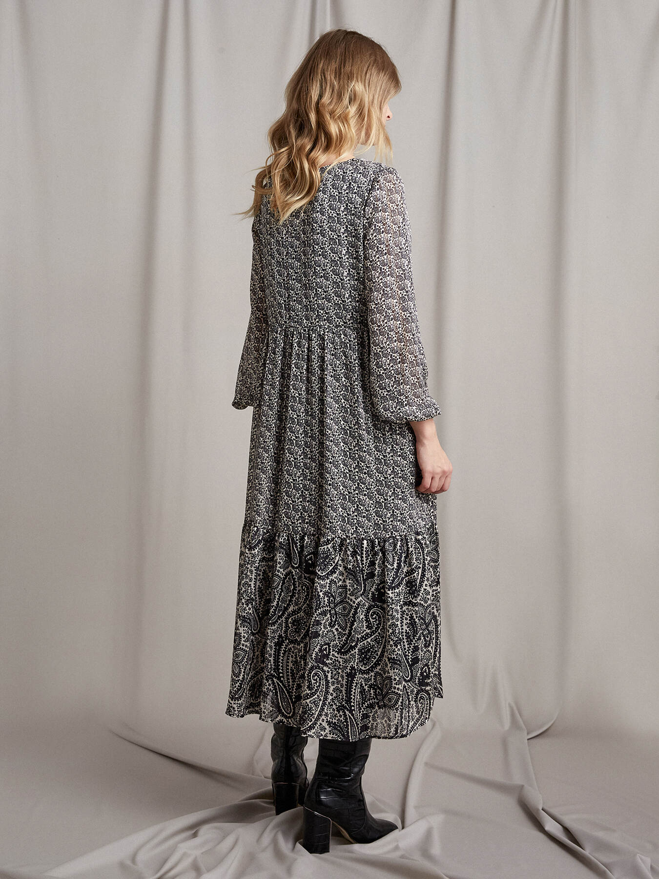 Vestido midi con estampado de fantas&iacute;a de cachemir image number 1