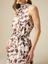 Langes Kleid mit marmorisiertem Muster image number 2