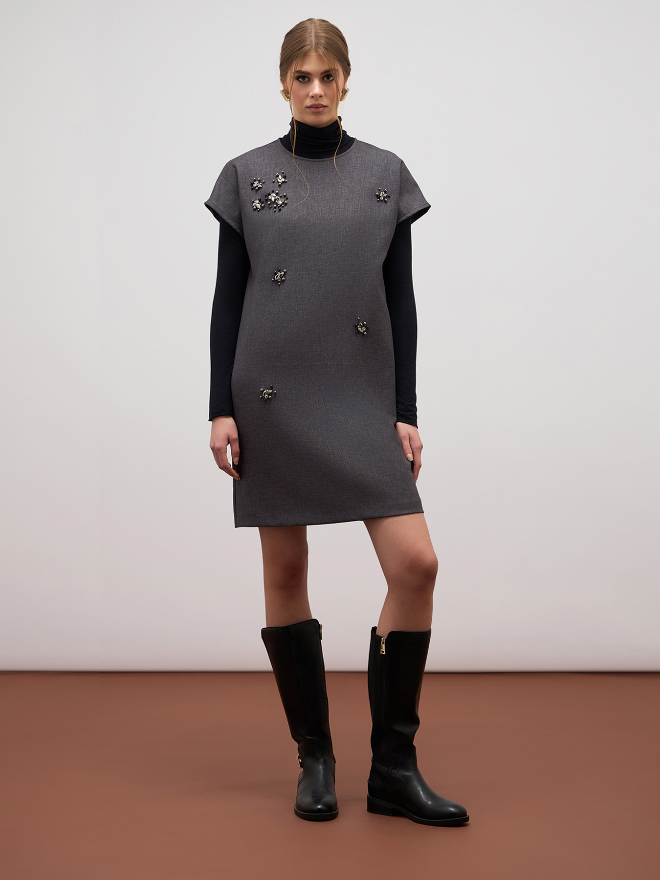 Flannel dress with stones image number 0