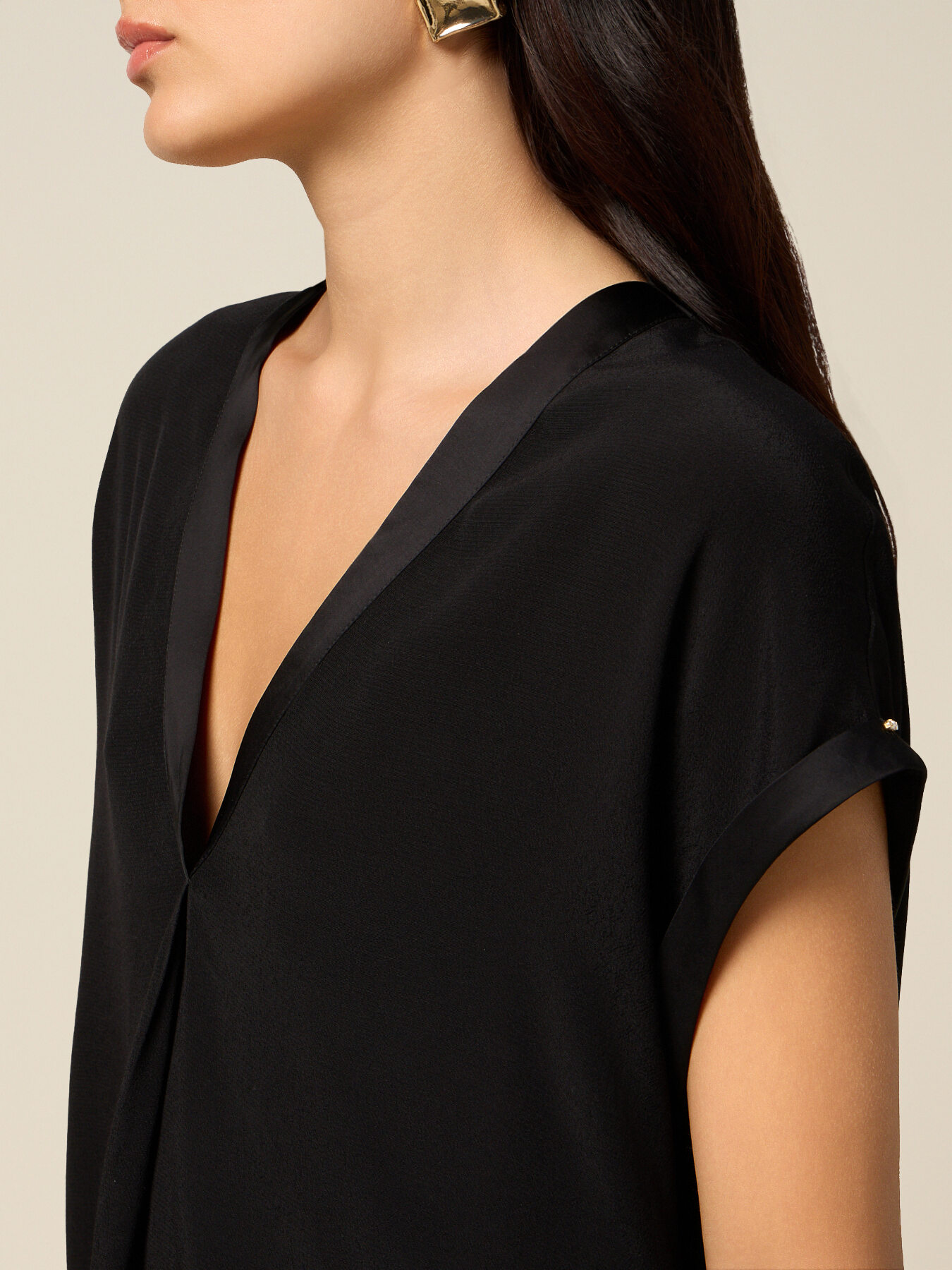 V-neck blouse in viscose image number 1