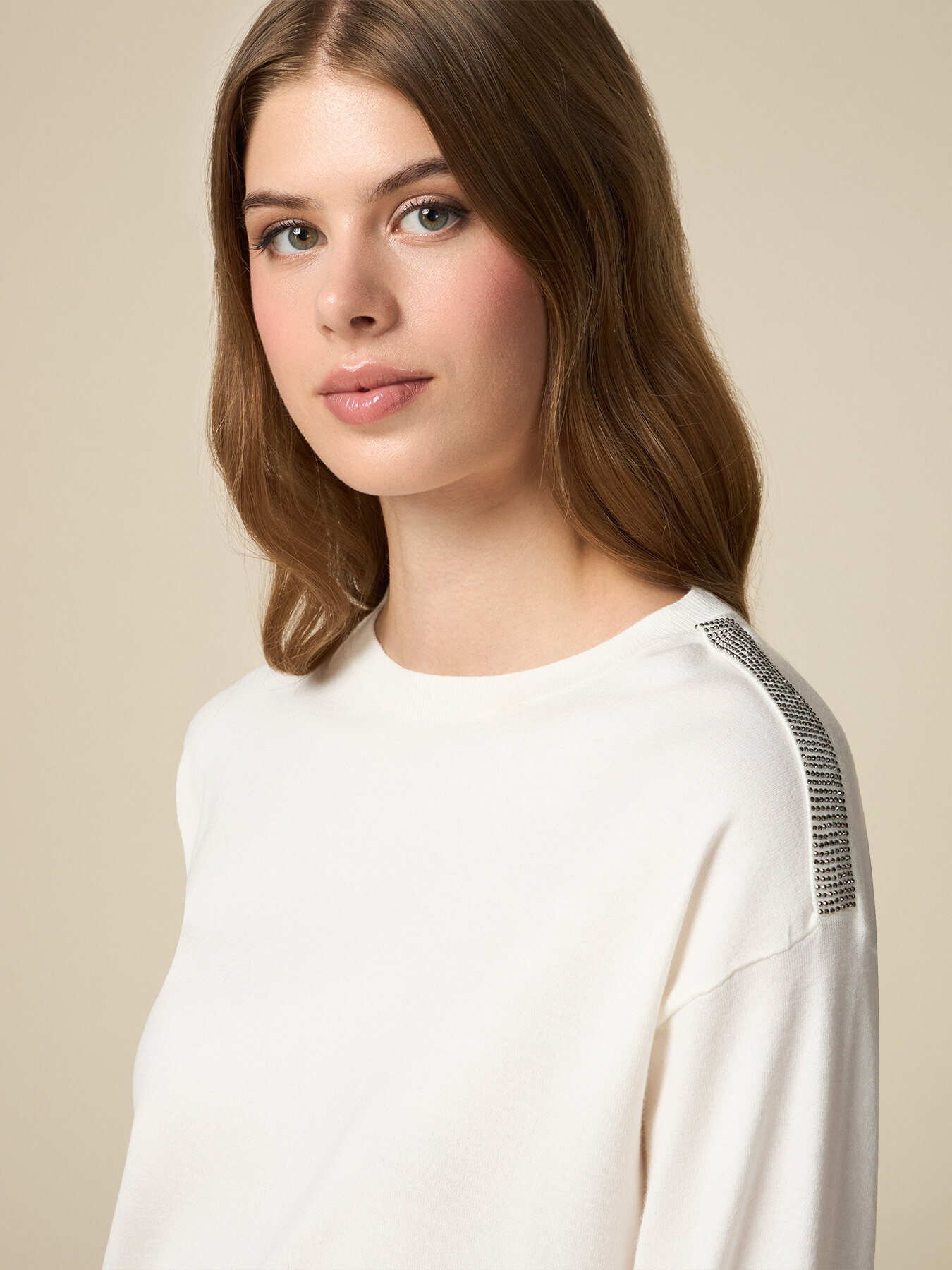 Pullover mit Schmuck-Detail image number 2