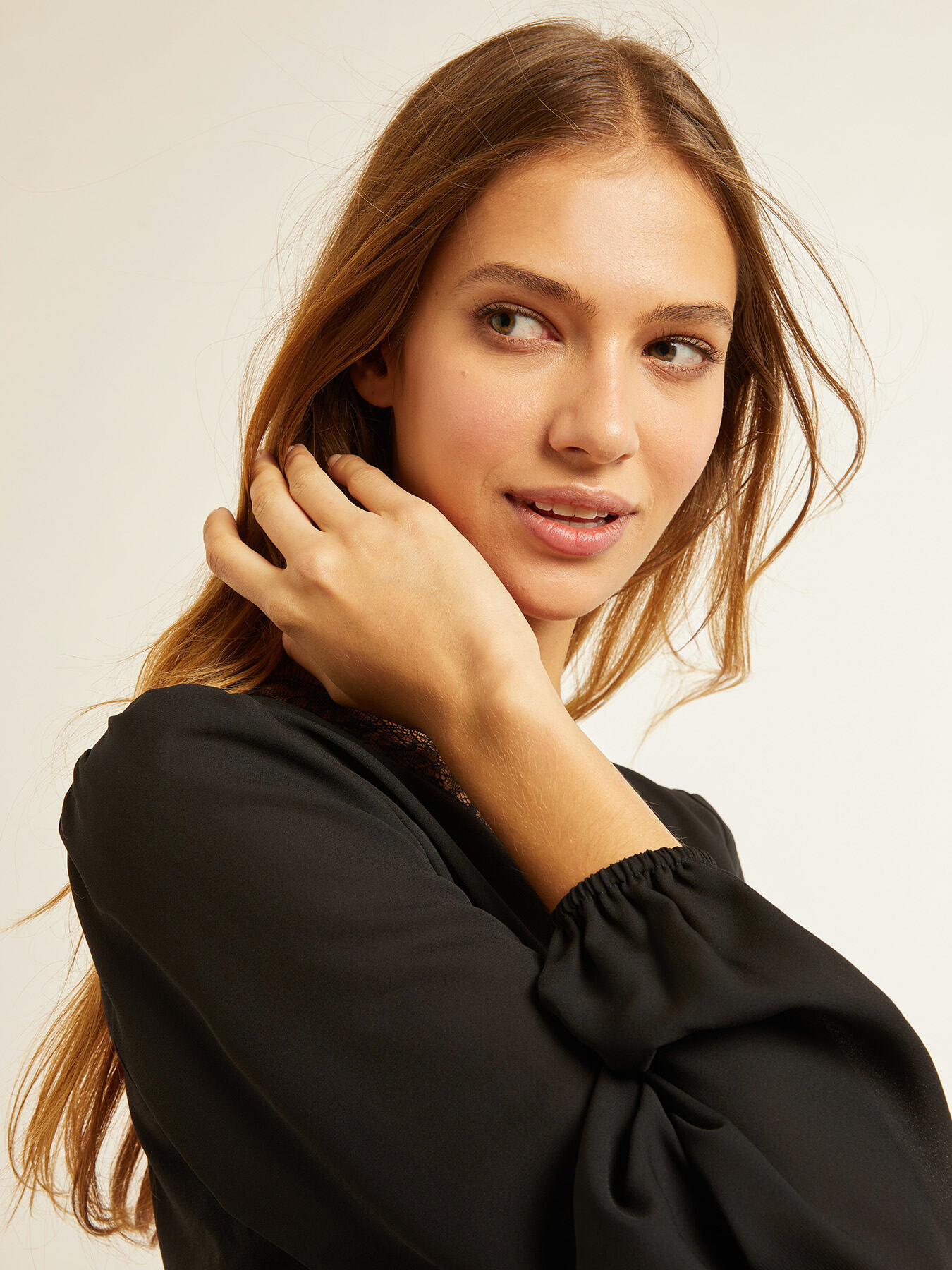 Blusa bimaterica con pizzo image number 0