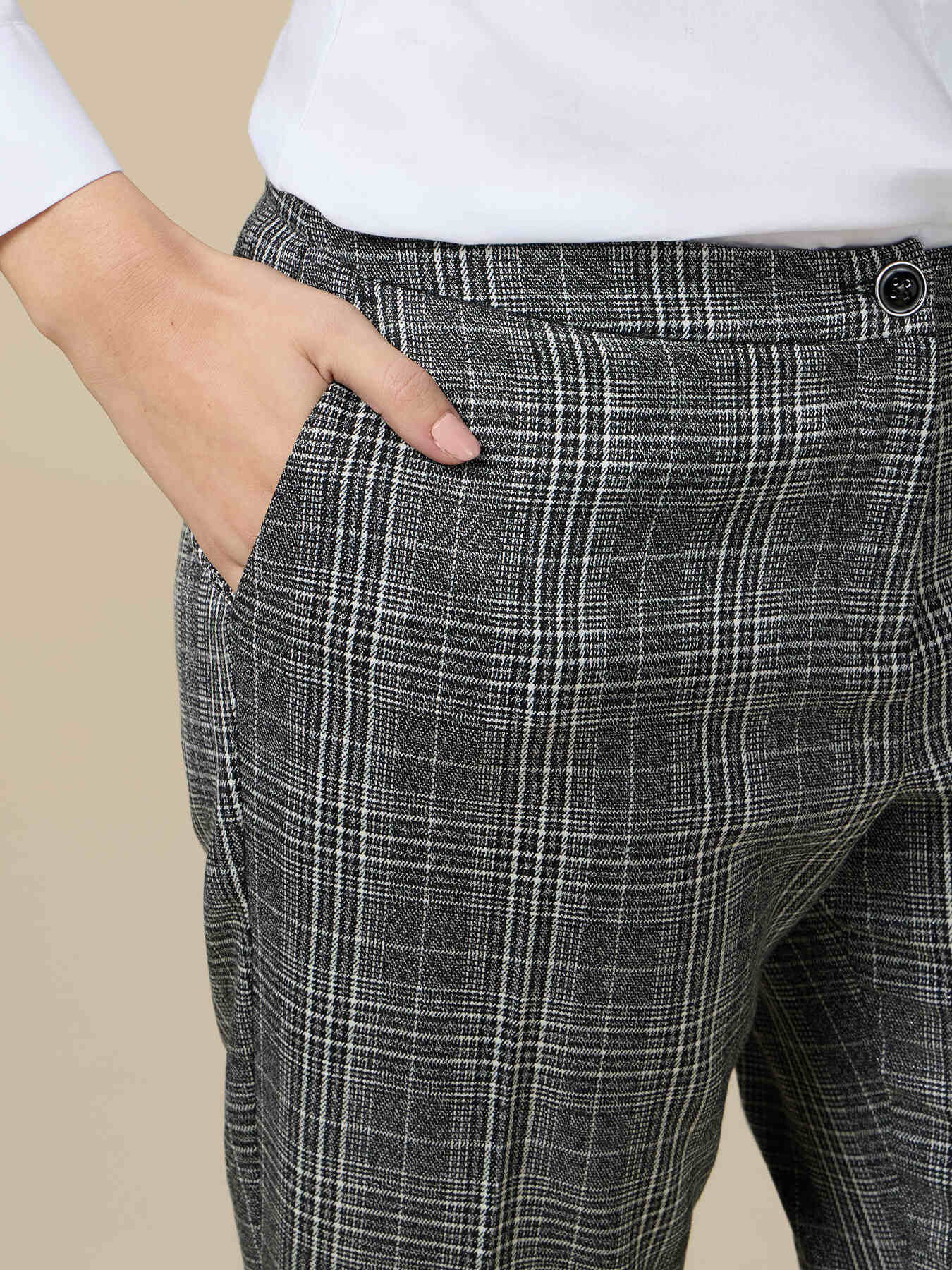 Pantalones rectos en tejido de cuadros image number 2