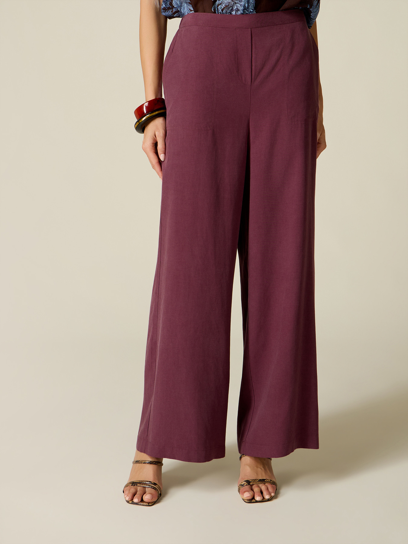 Wide-leg linen blend trousers image number 3