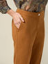 Pantalon regular en velours c&ocirc;tel&eacute; image number 2