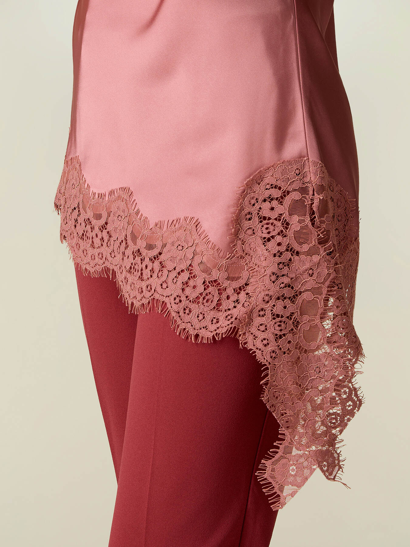 Asymmetrisches Lingerie-Top image number 2