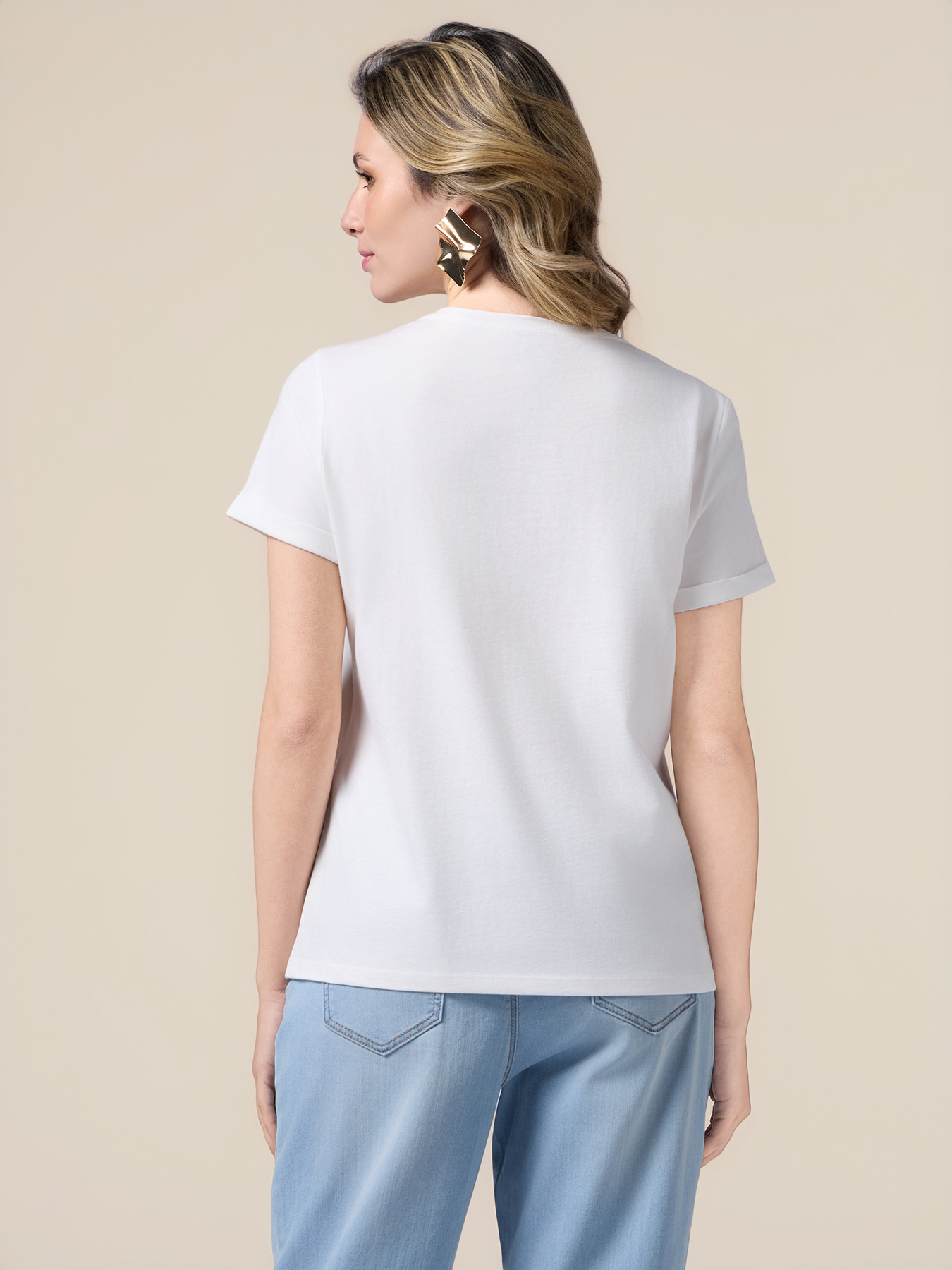 T-shirt con patch gioiello image number 1