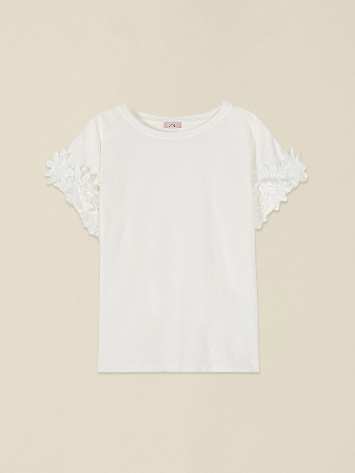 T-shirt with floral lace appliqu&eacute;s image number 3