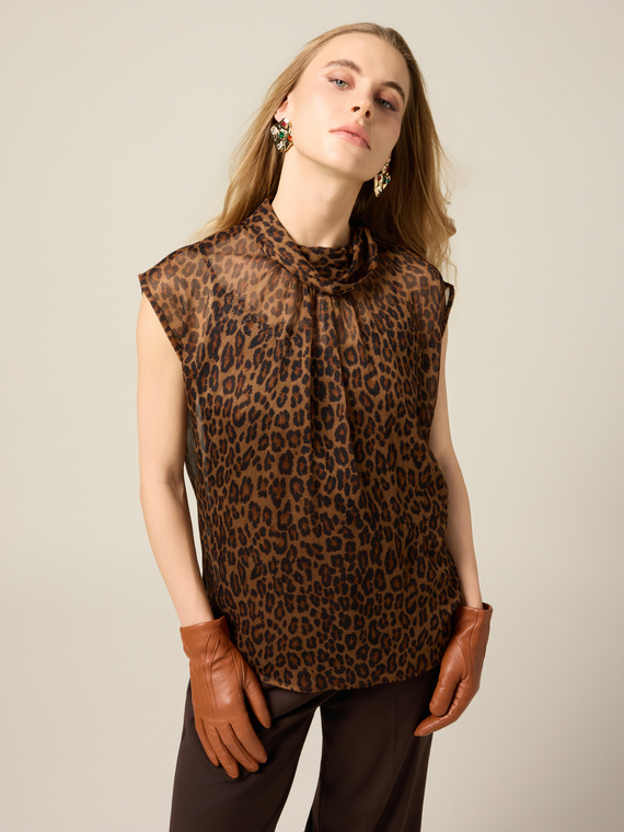 Animal print blouse in cr&ecirc;pe fabric