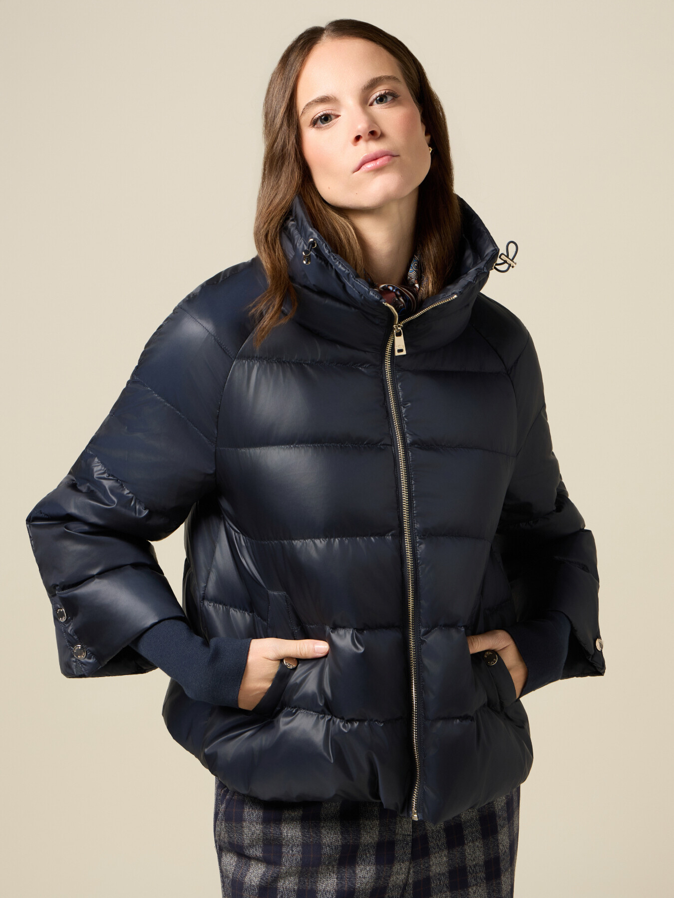 Short down jacket in real down image number 0