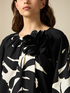 Blusa de algod&oacute;n ecol&oacute;gico estampada con broche image number 2