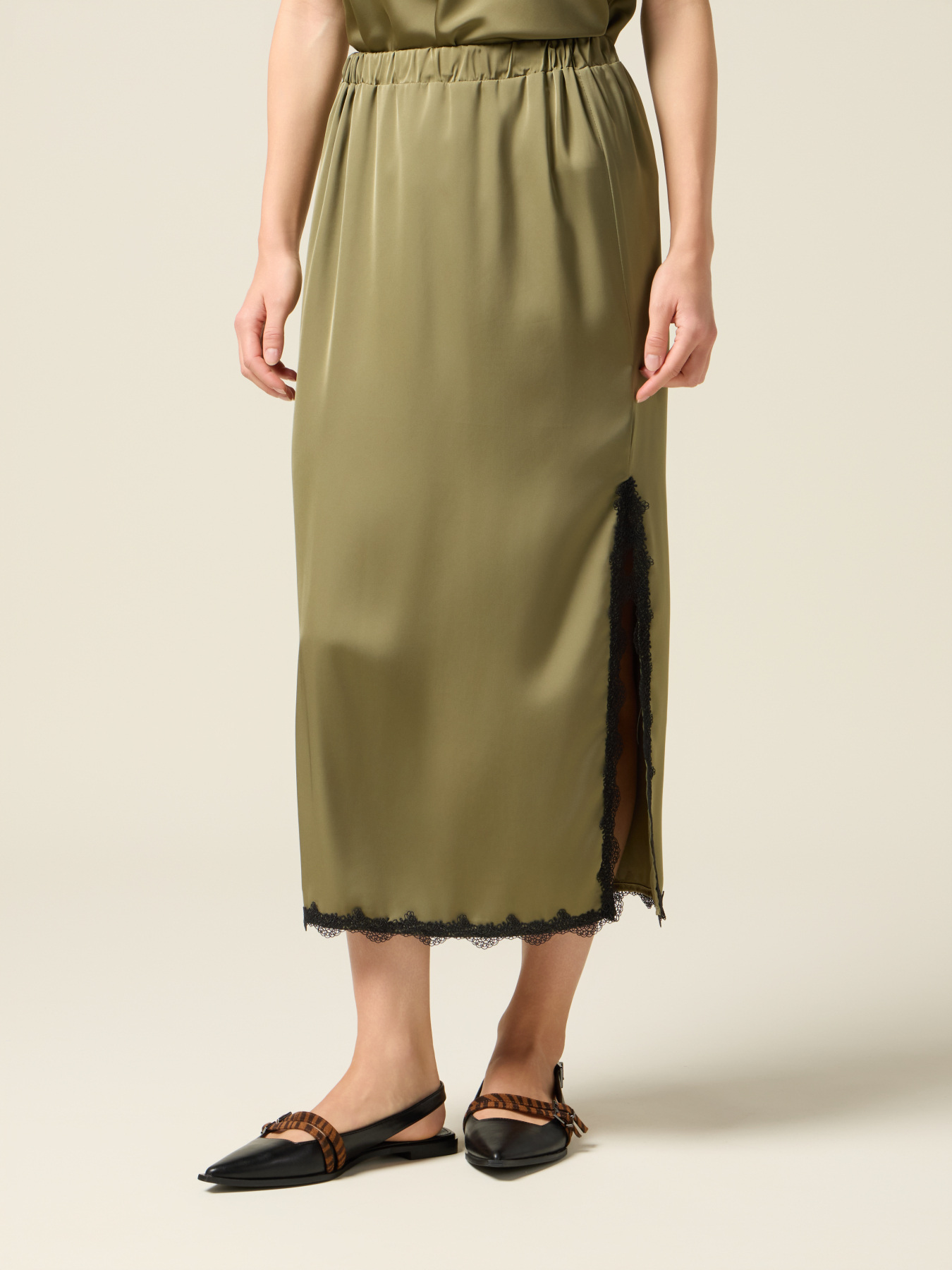 Midi pencil skirt in satin with lace image number 3