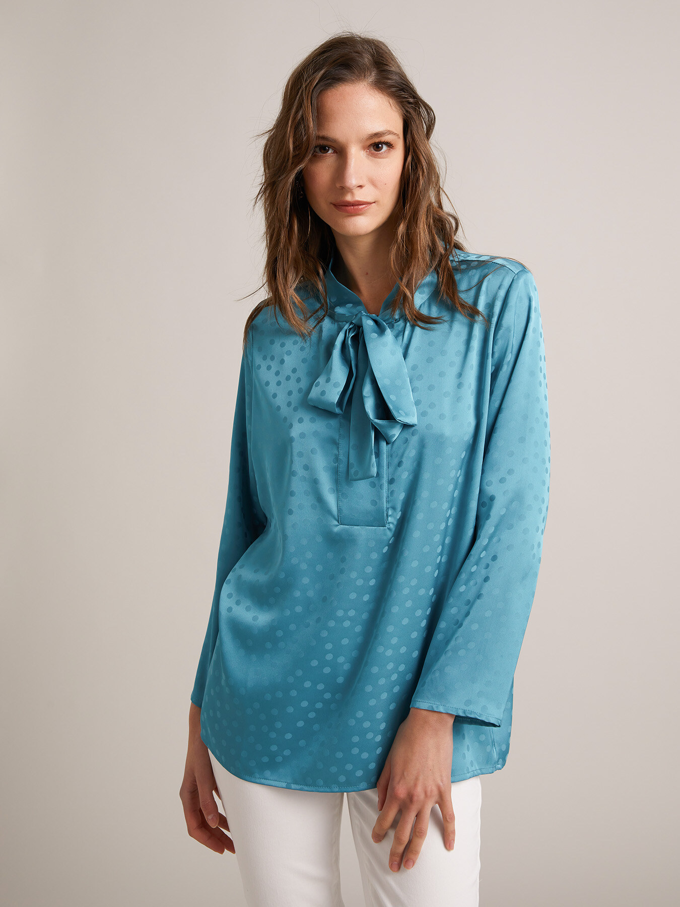 Blusa jacquard fantasia a pois image number 2
