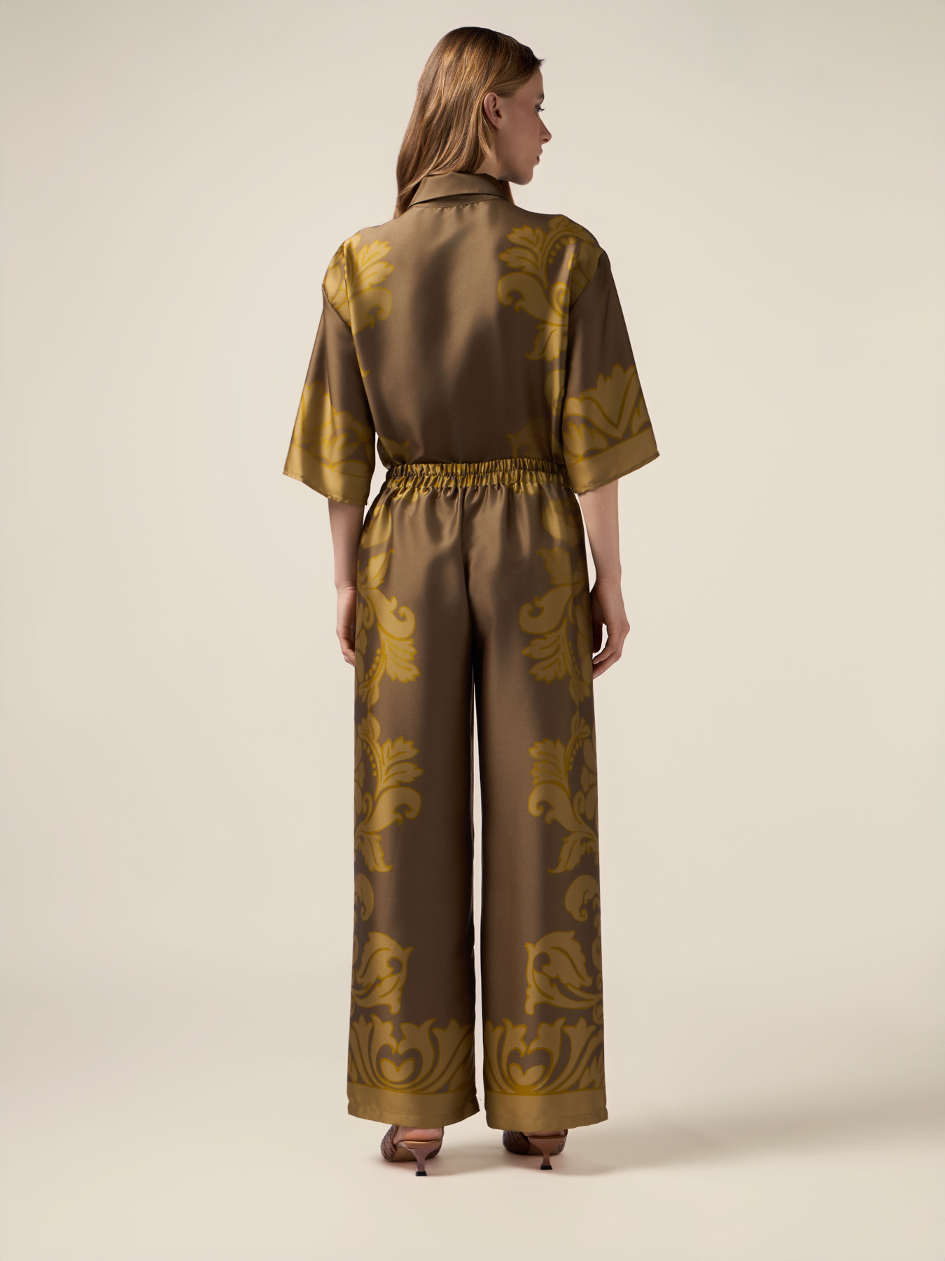 Pantalones palazzo de sat&eacute;n estampado image number 1