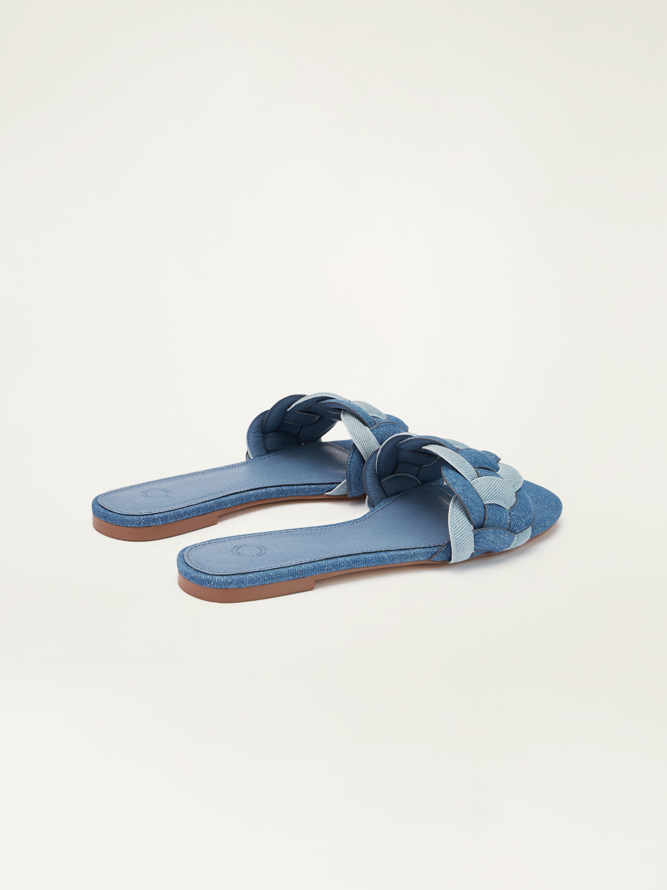 Flat sandals with denim braid image number 3