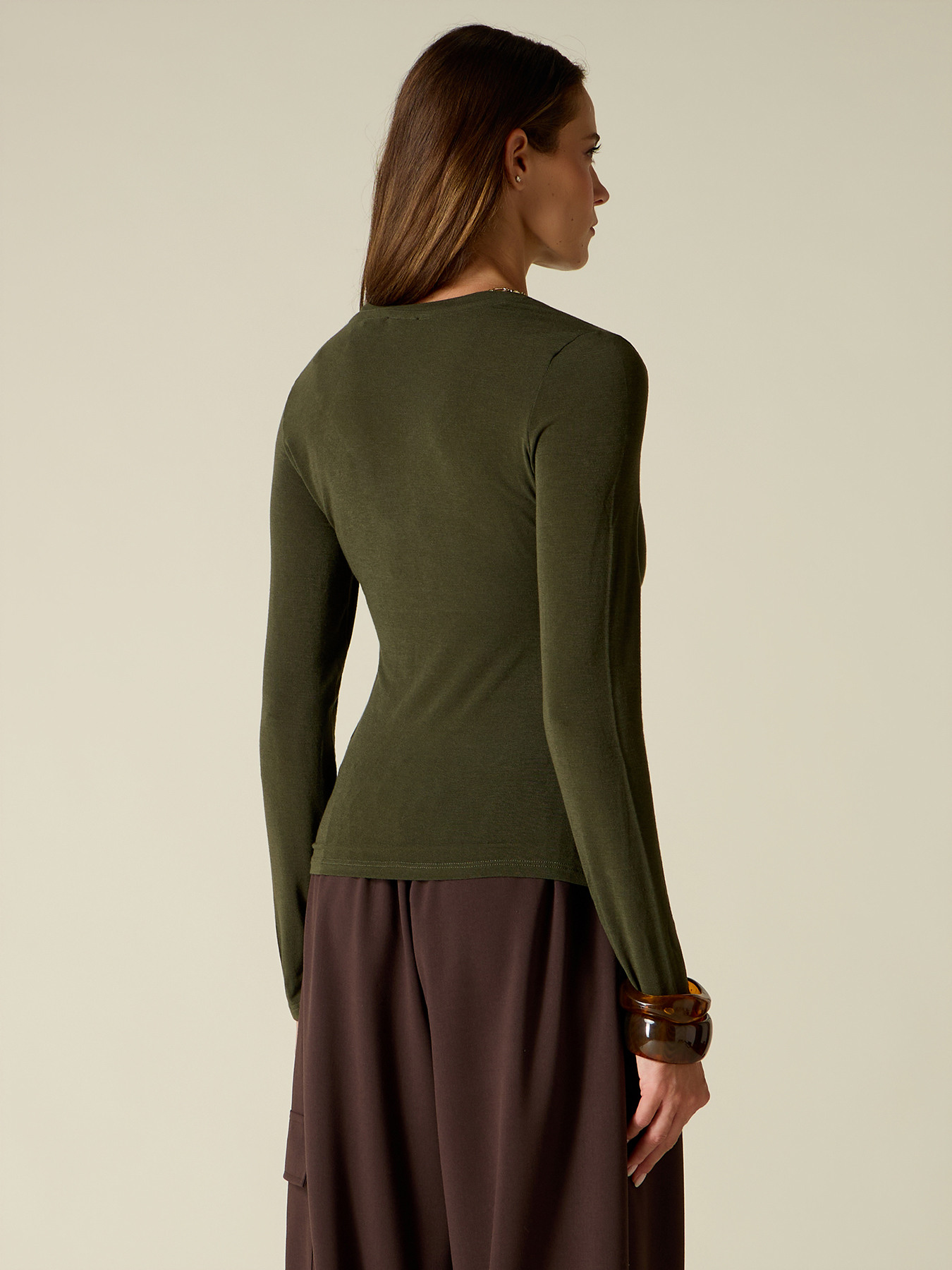 T-shirt scollo a V misto cashmere image number 1
