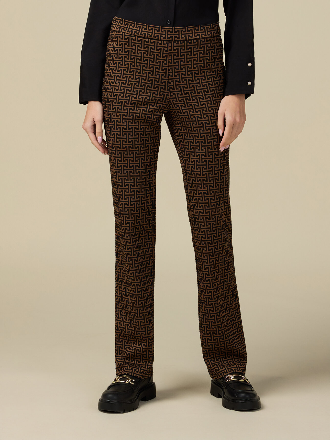 Pantal&oacute;n de tejido de punto jacquard image number 3