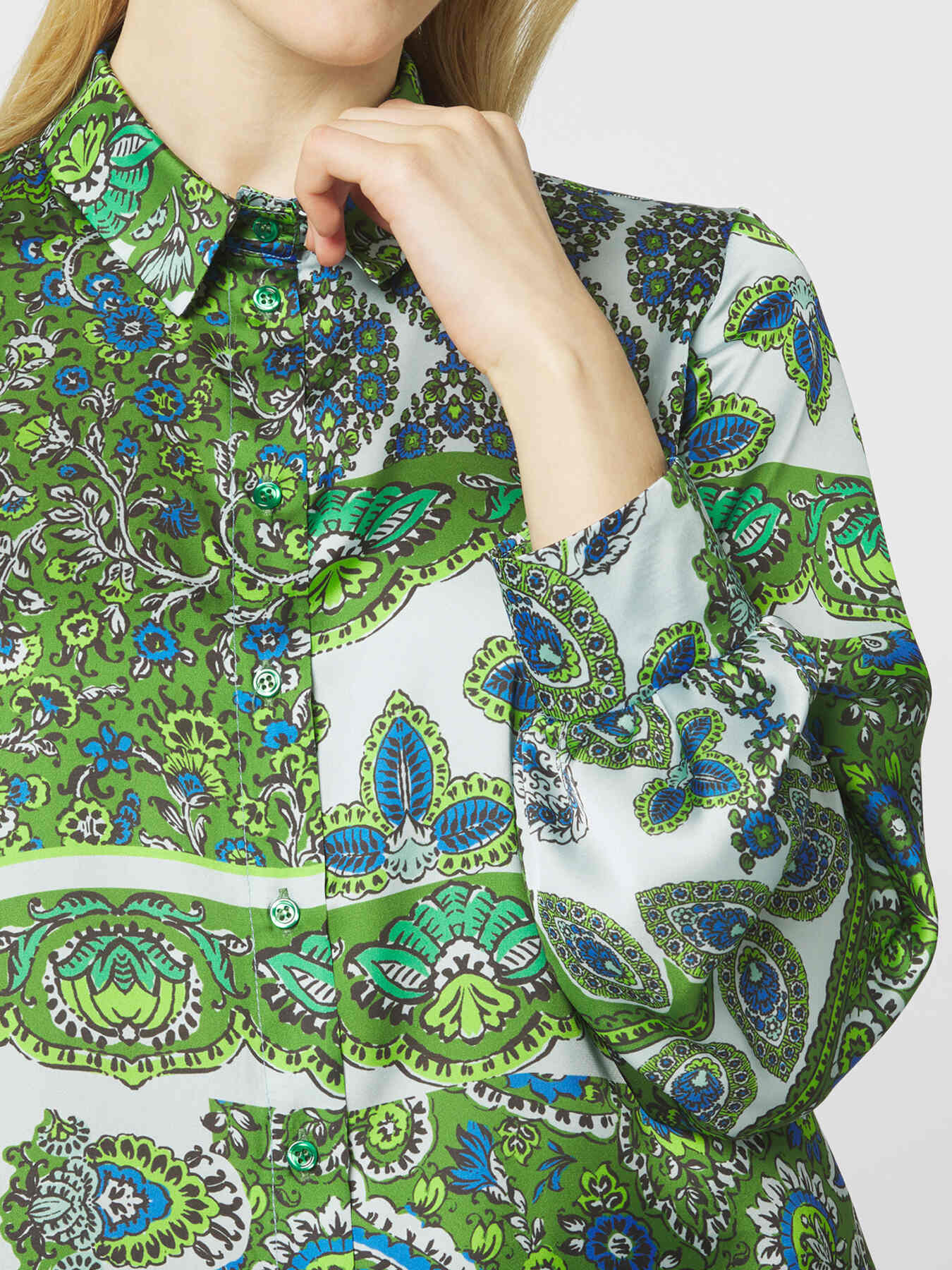 Scarf pattern shirt image number 2