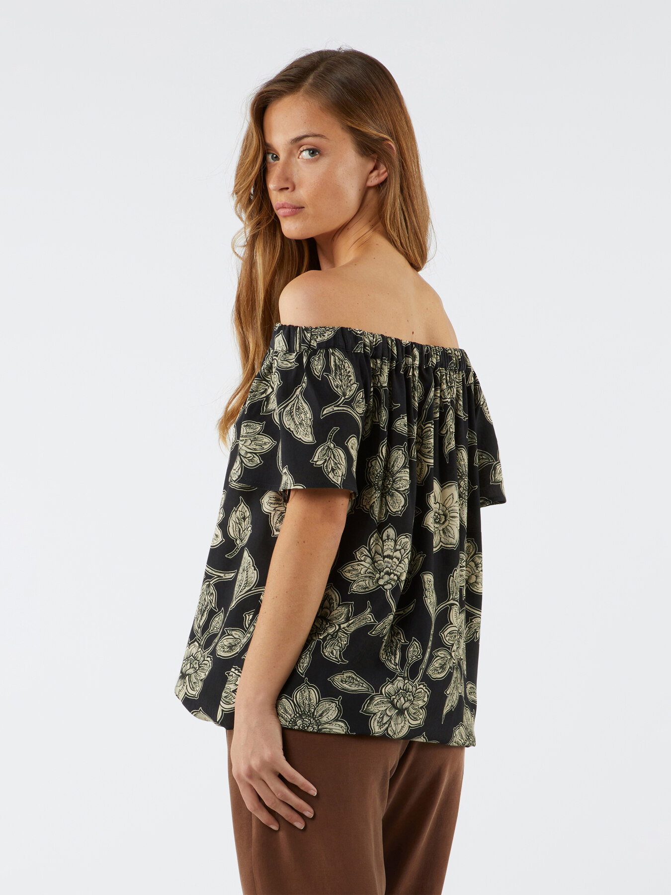 Blusa off shoulders image number 1