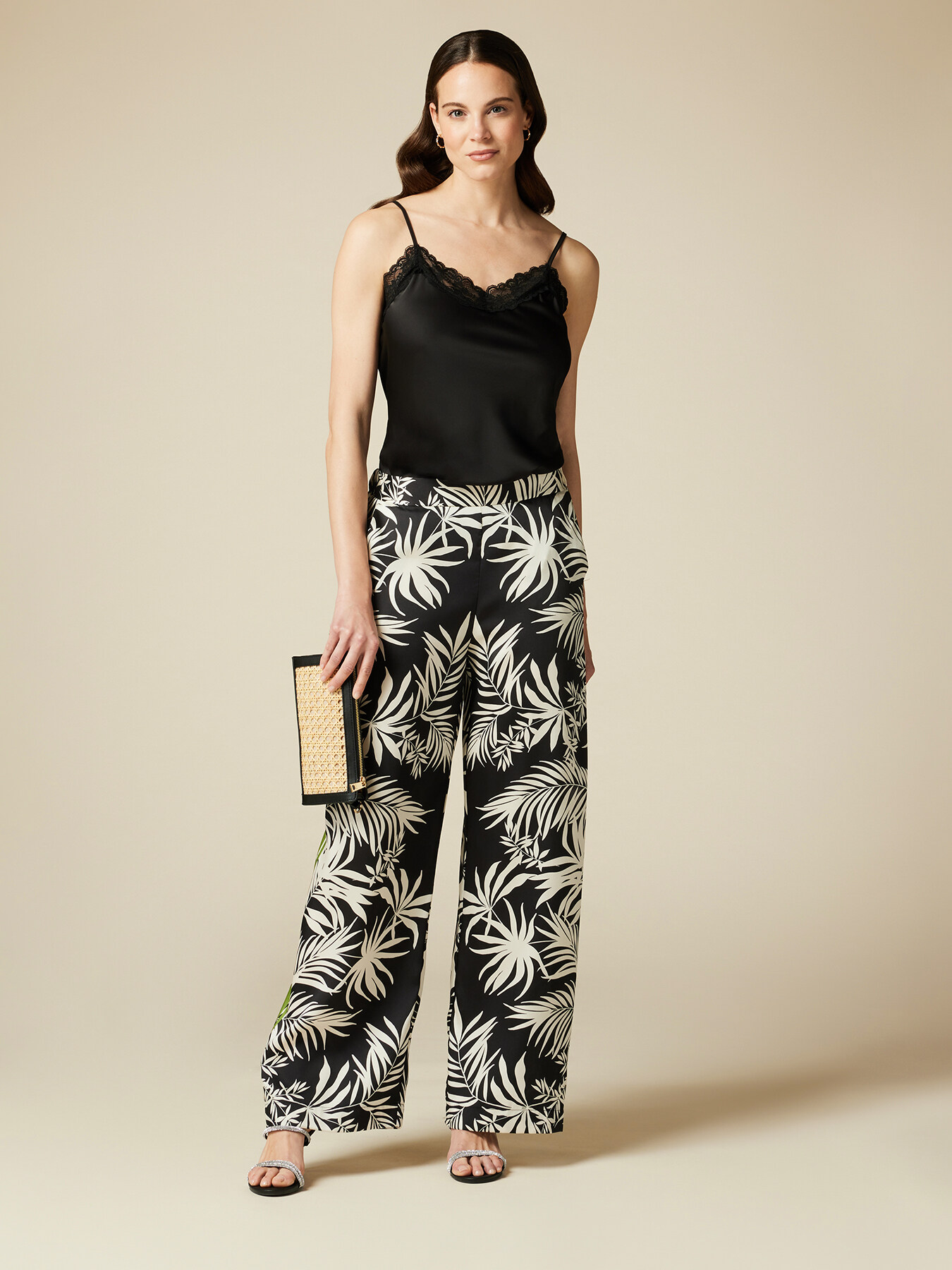 Weich fallende Hose aus gemustertem Satin image number 0