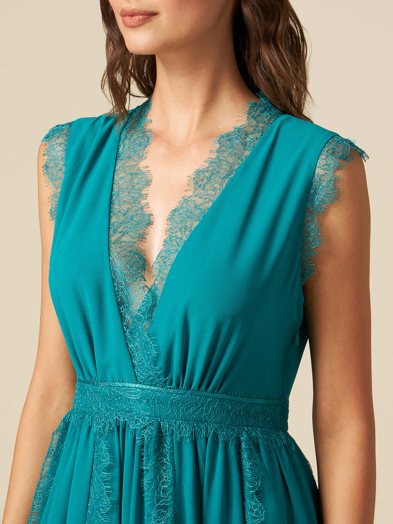 Langes Kleid mit Spitzenrändern image number 2