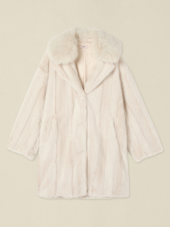 Coat in plush fabric