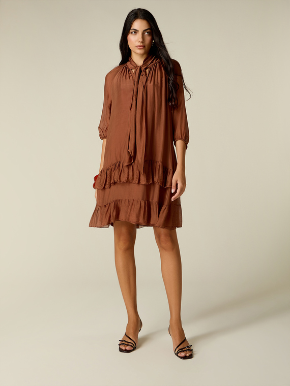 Kleid aus Seidenmischung mit Schleife und Volants