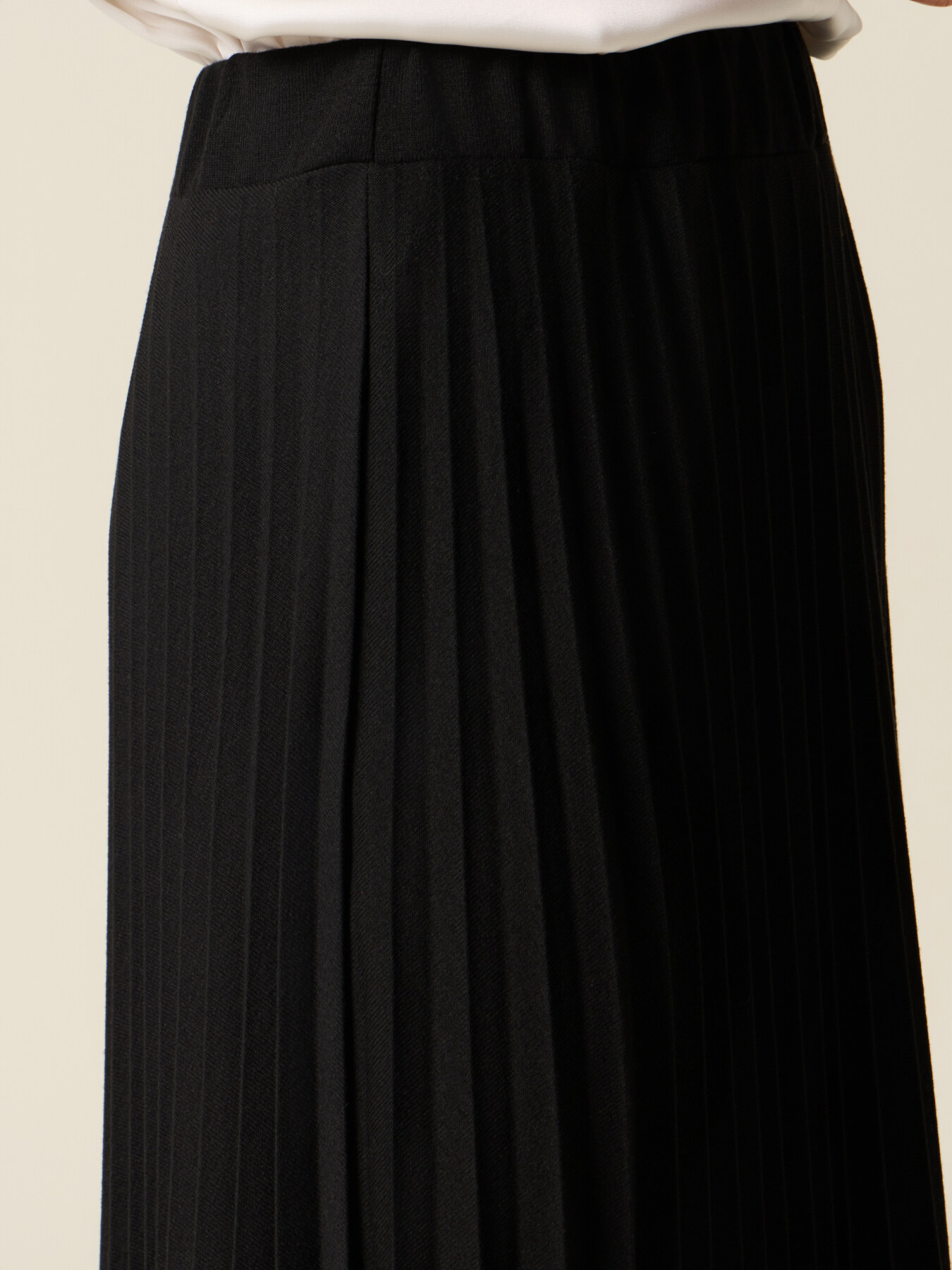 Long pleated skirt image number 2