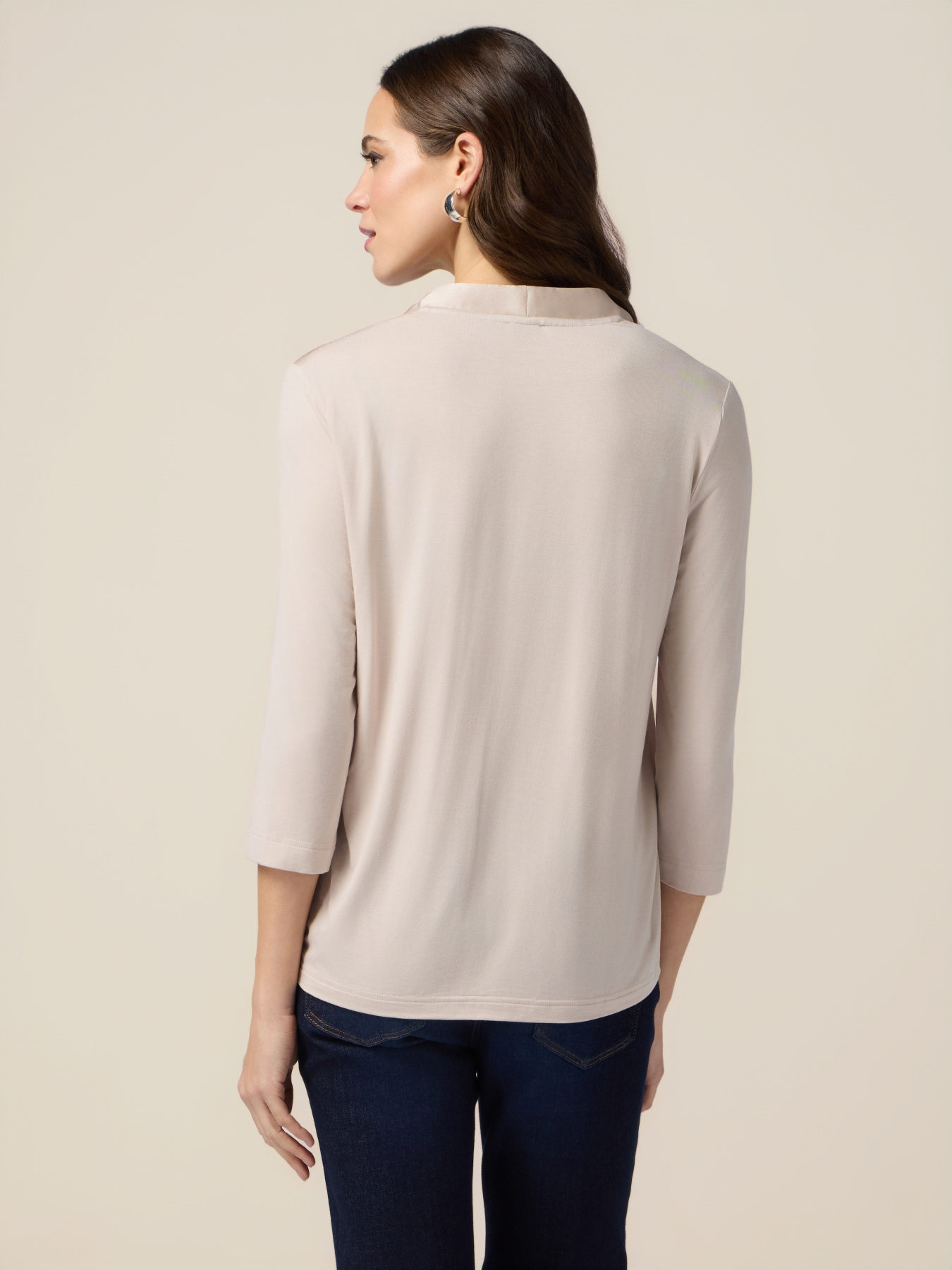 T-shirt bimaterica con scollo a V image number 1