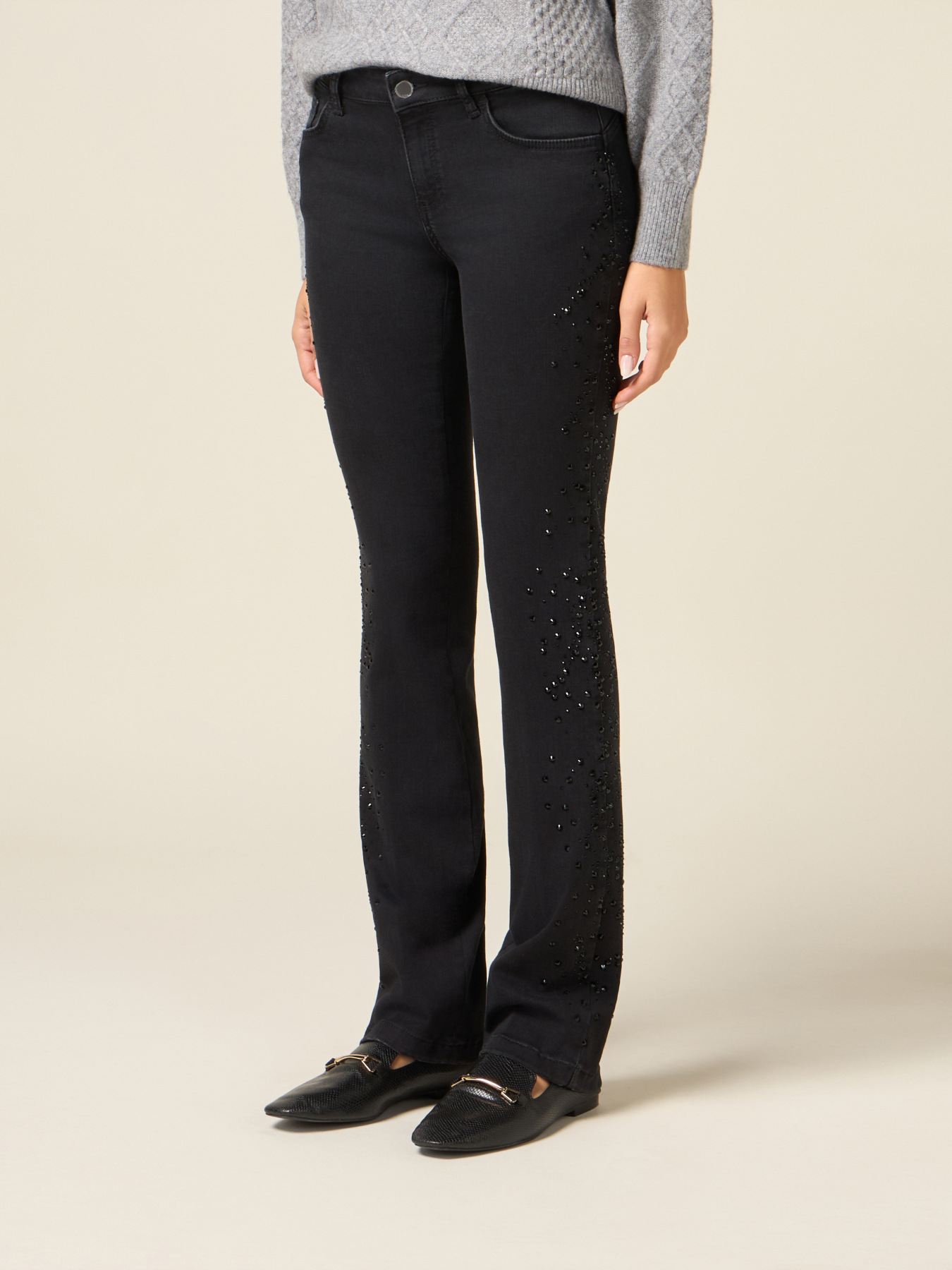 Jeans negros con cristales image number 3